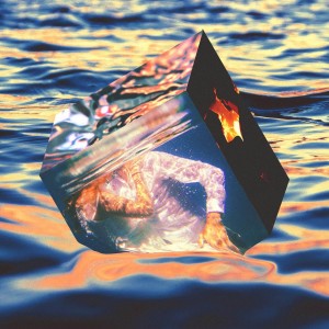 album cover image - 강변은 바다를 그리워한다